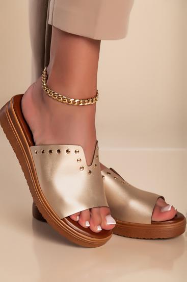 Sandalen mit Ziernieten, goldfarben