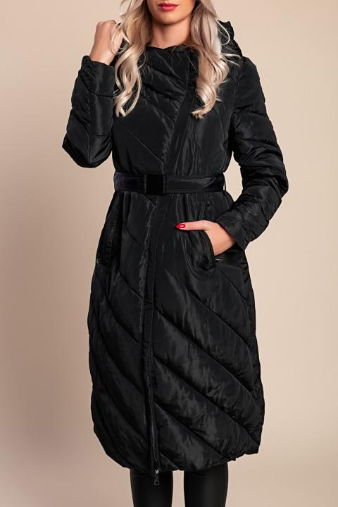 Das Model ist 170 cm groß und trägt Größe M.