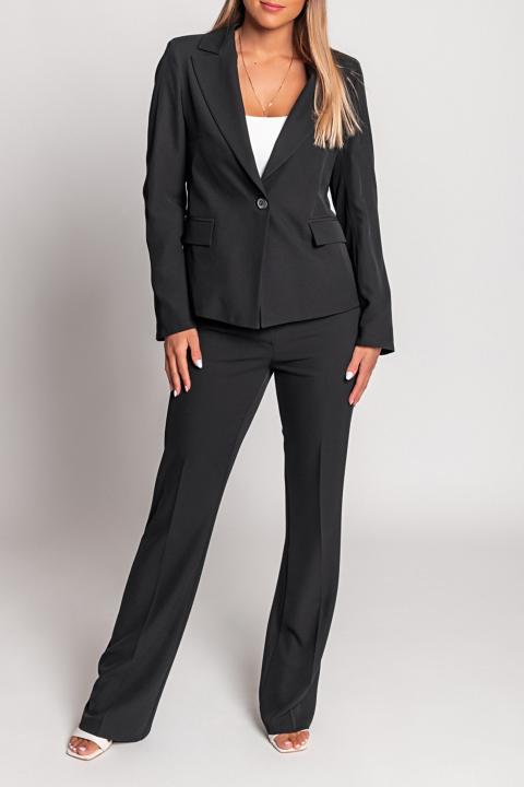 Das Model ist 168 cm groß und trägt Größe S.