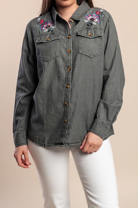 Das Model auf dem Bild ist 170 cm groß.