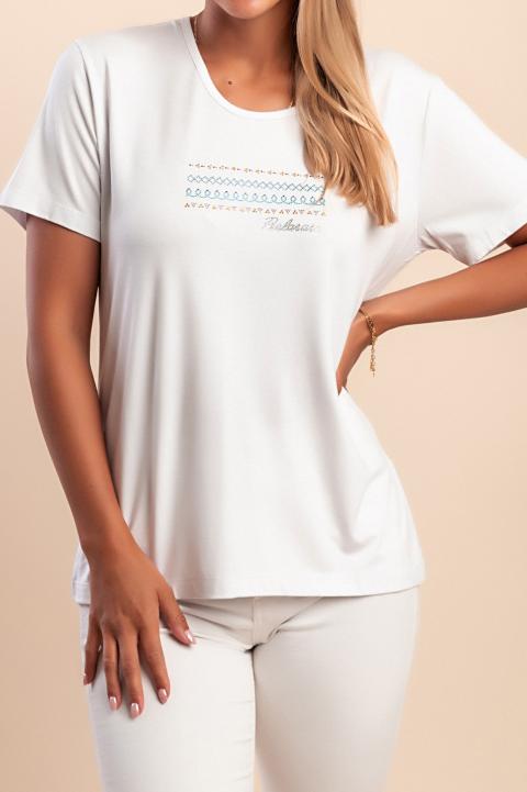 Das Model ist 167 cm groß.