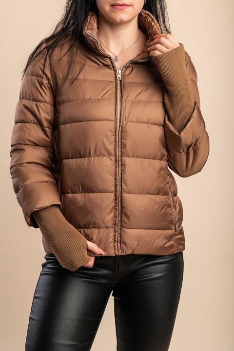Das Modell ist 170 cm groß und trägt Größe S