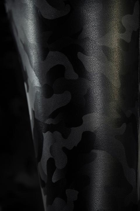 Gefütterte Leggings im Terrain-Muster mit hohem, elastischem Bund, schwarz